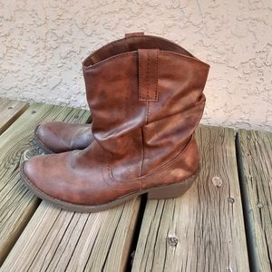 American Eagle cowboy boots in great condition. Worn twice.